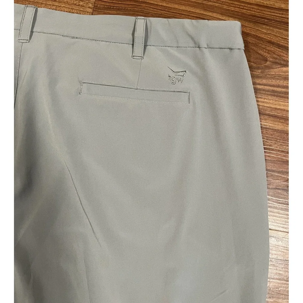 TGW Golf Pants Mens Size 44 Gray Lightweight Player Pleat Expandable Performance